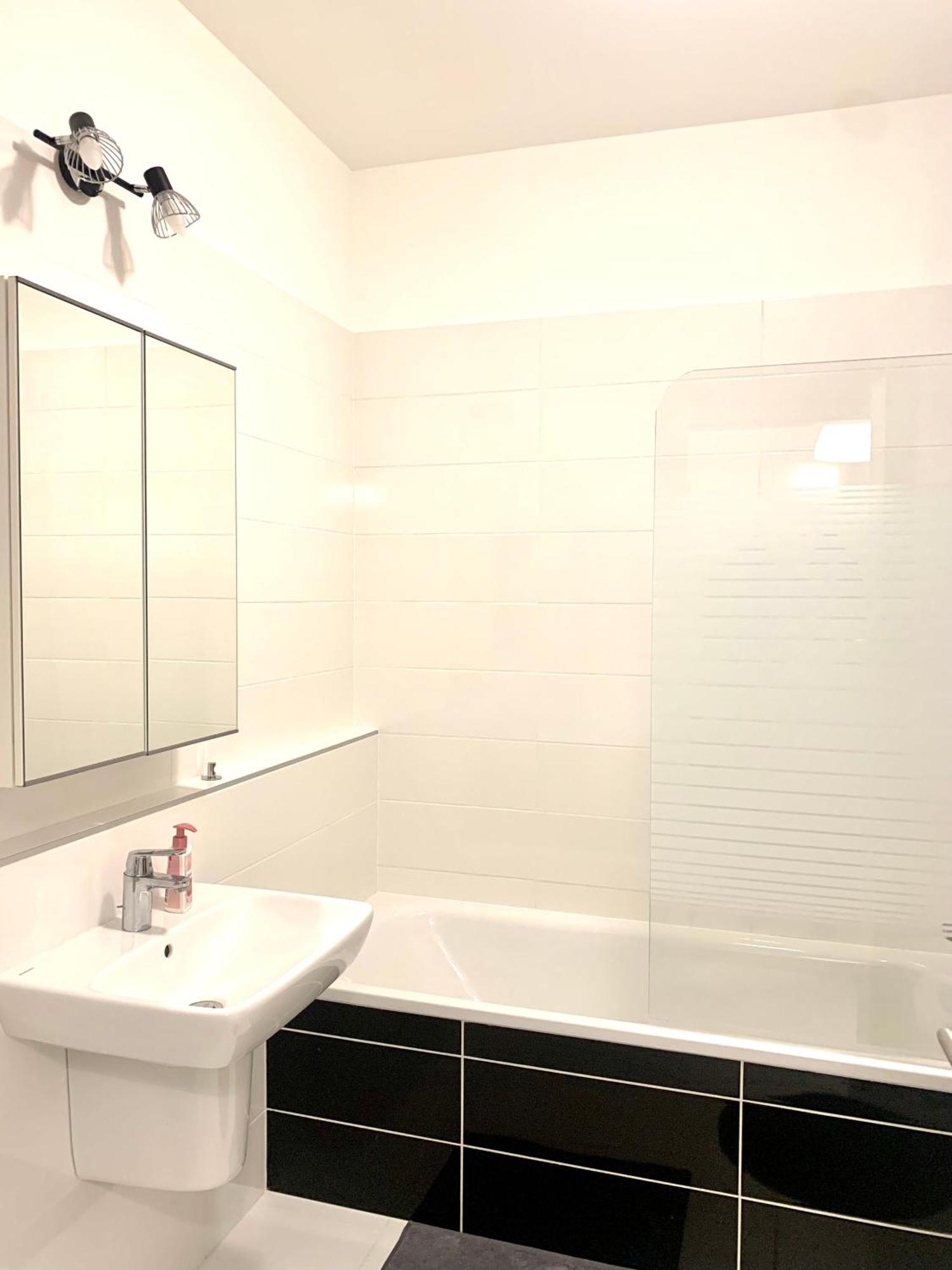 Westside Residence Apartment - Modern & Peaceful - Free Garage! Budapest Esterno foto